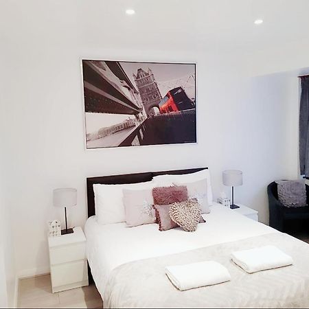 Bed and Breakfast The 55 Enfield Exteriér fotografie