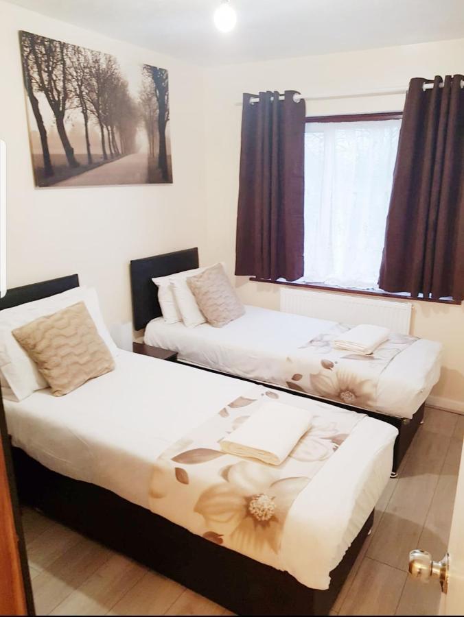 Bed and Breakfast The 55 Enfield Exteriér fotografie