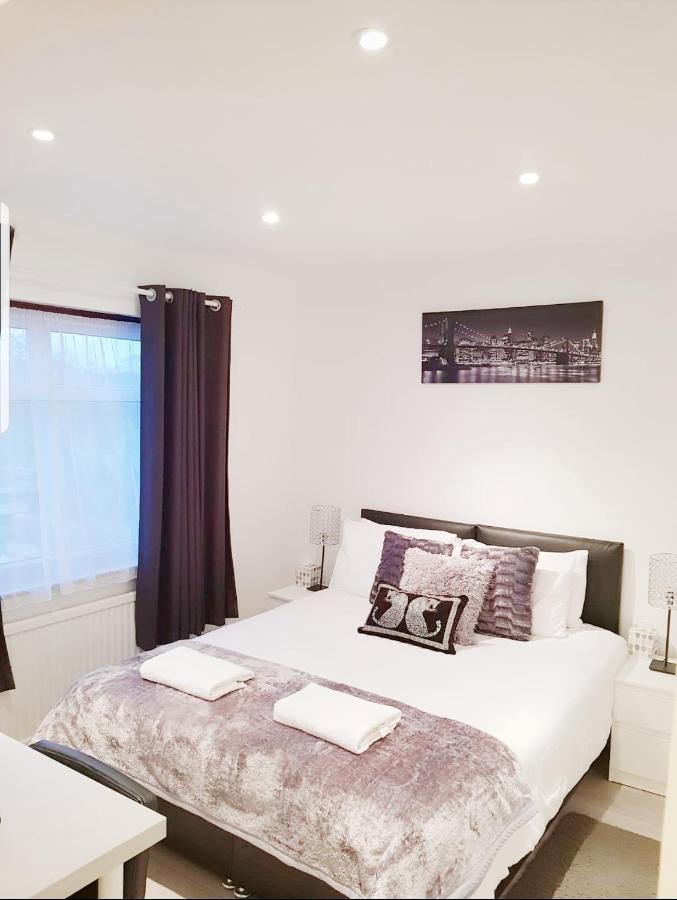 Bed and Breakfast The 55 Enfield Exteriér fotografie